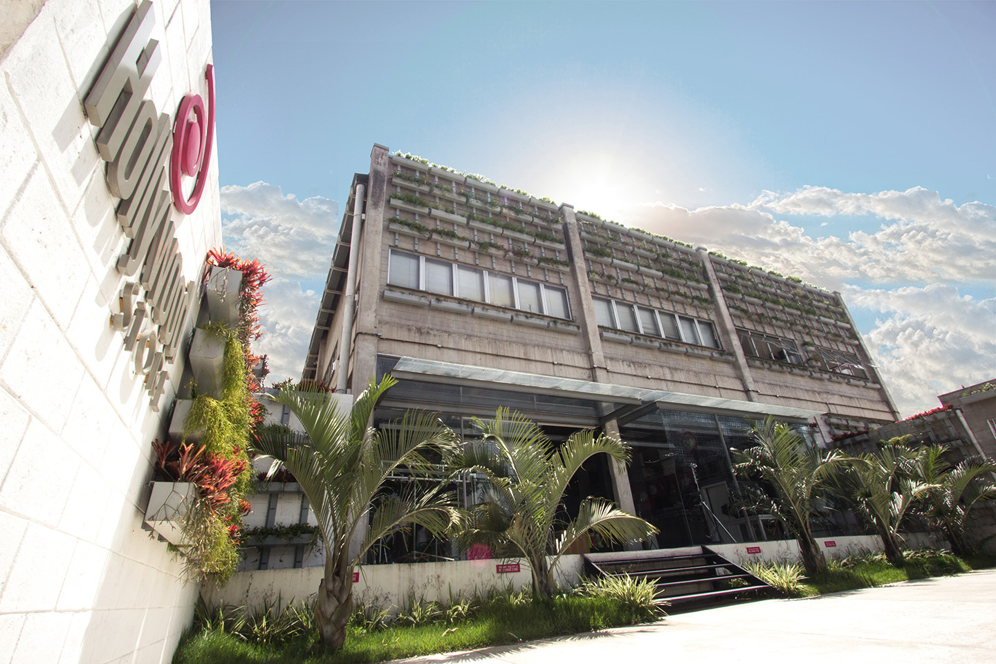 Frente da Loja Hollywood Store